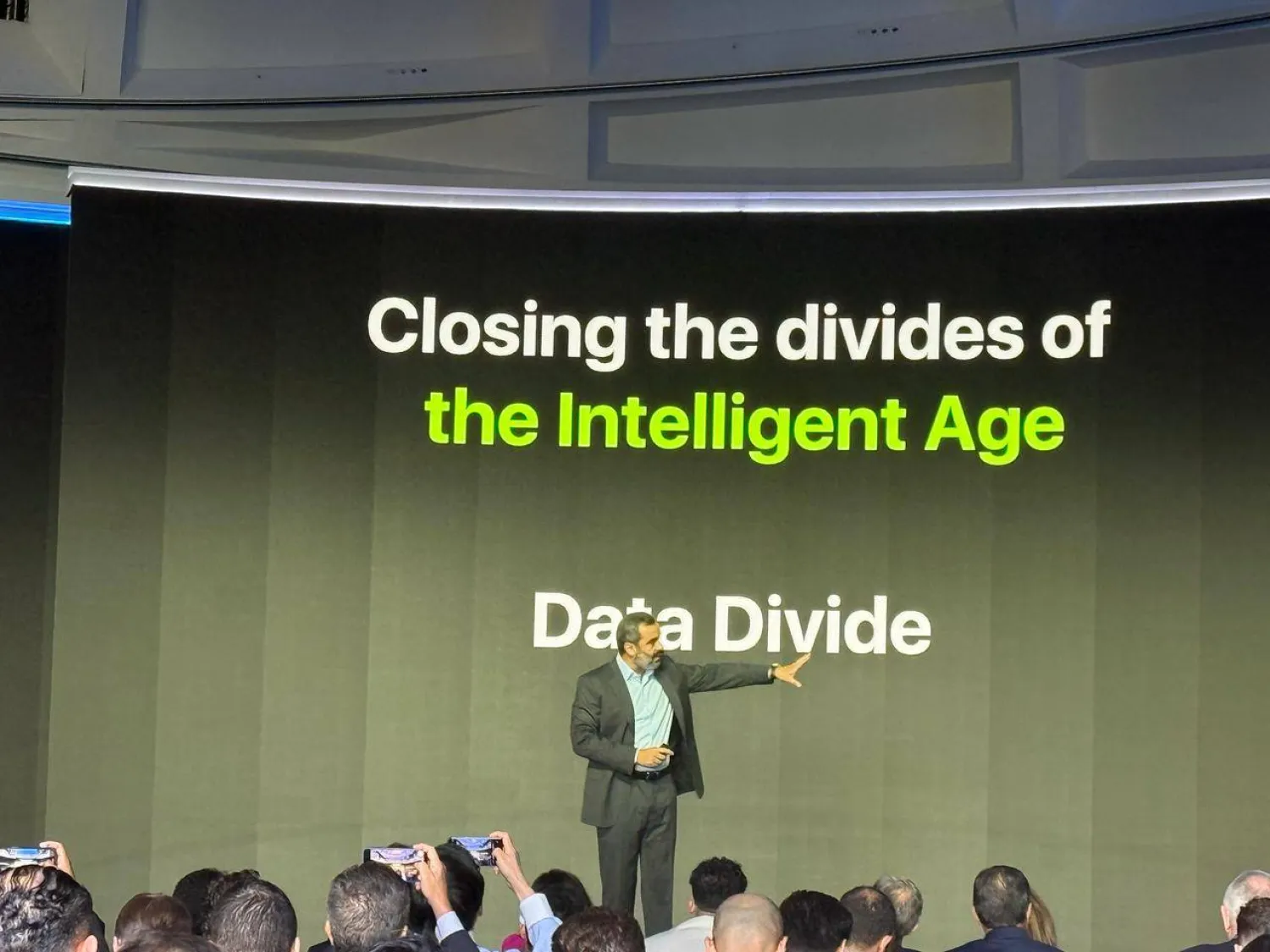 السواحة متحدثاً في إحدى جلسات مؤتمر «مبادرة مستقبل الاستثمار» في ميامي (الشرق الأوسط)