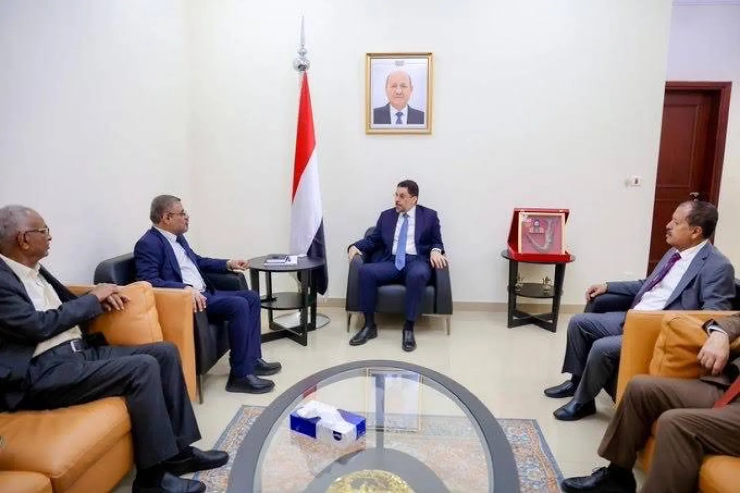 إشادة برلمانية بقرار الحكومة اليمنية إنهاء عقود شراء الطاقة (إعلام حكومي)