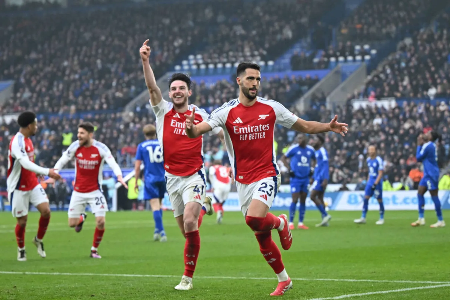 آرسنال يستضيف وست هام وهو يدعم مانشستر سيتي ضد ليفربول في السباق نحو لقب دوري إنجلترا (أ.ف.ب)