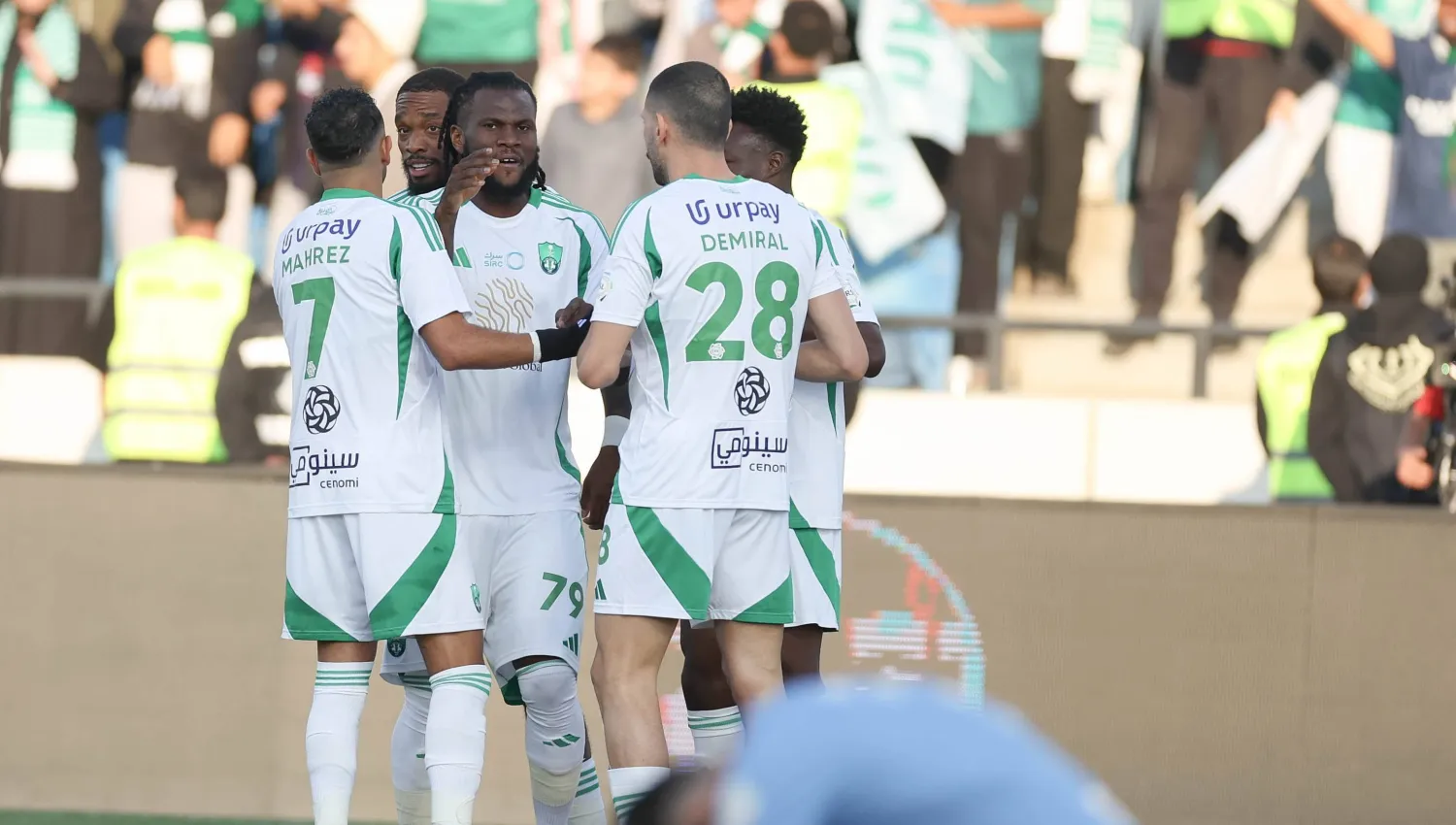 فرحة مبكرة لفريق الأهلي بهدف التقدم الذي سجله إيفان توني (تصوير: عدنان مهدلي)