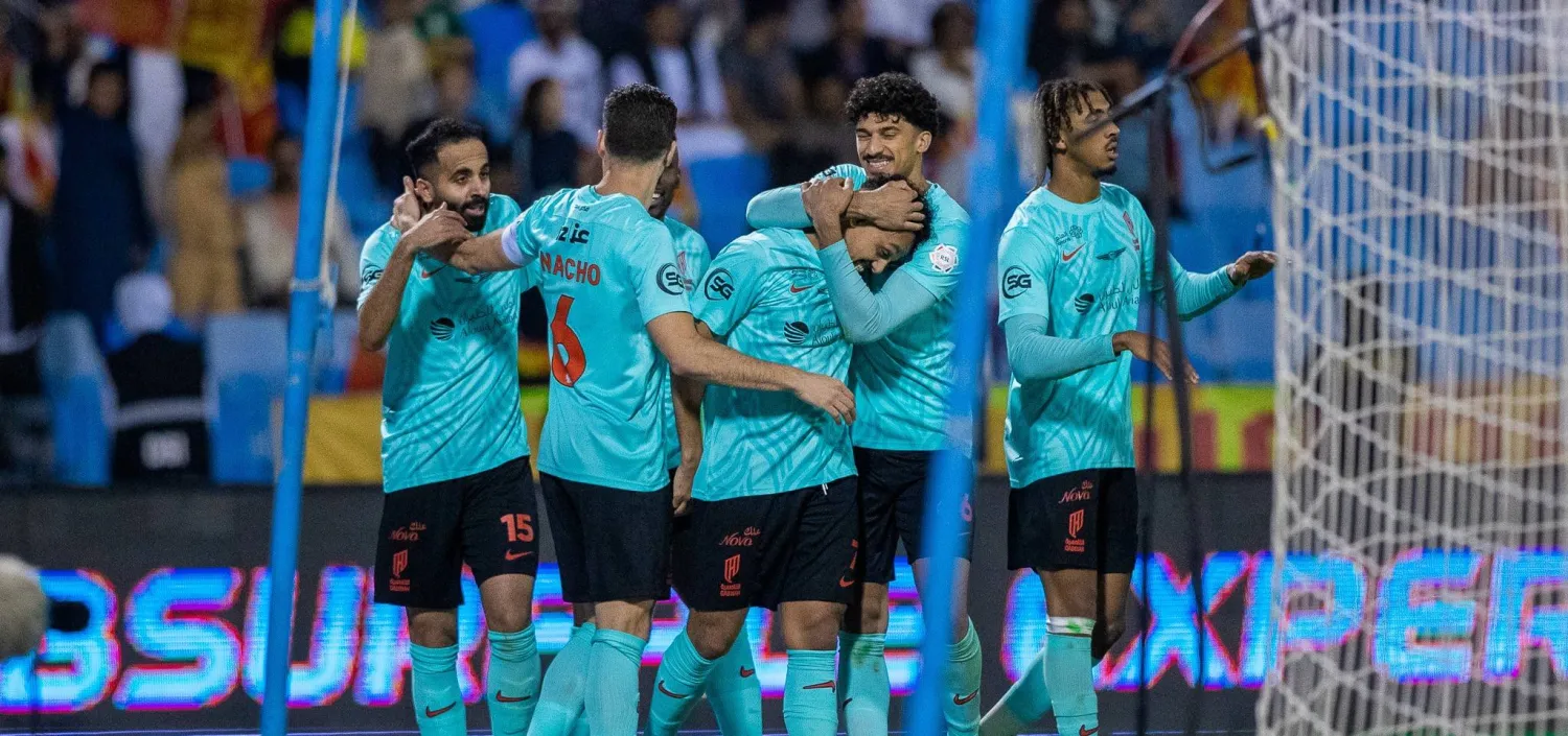 احتفالية كبيرة لفريق القادسية بهدف تركي العمار (تصوير: عيسى الدبيسي)