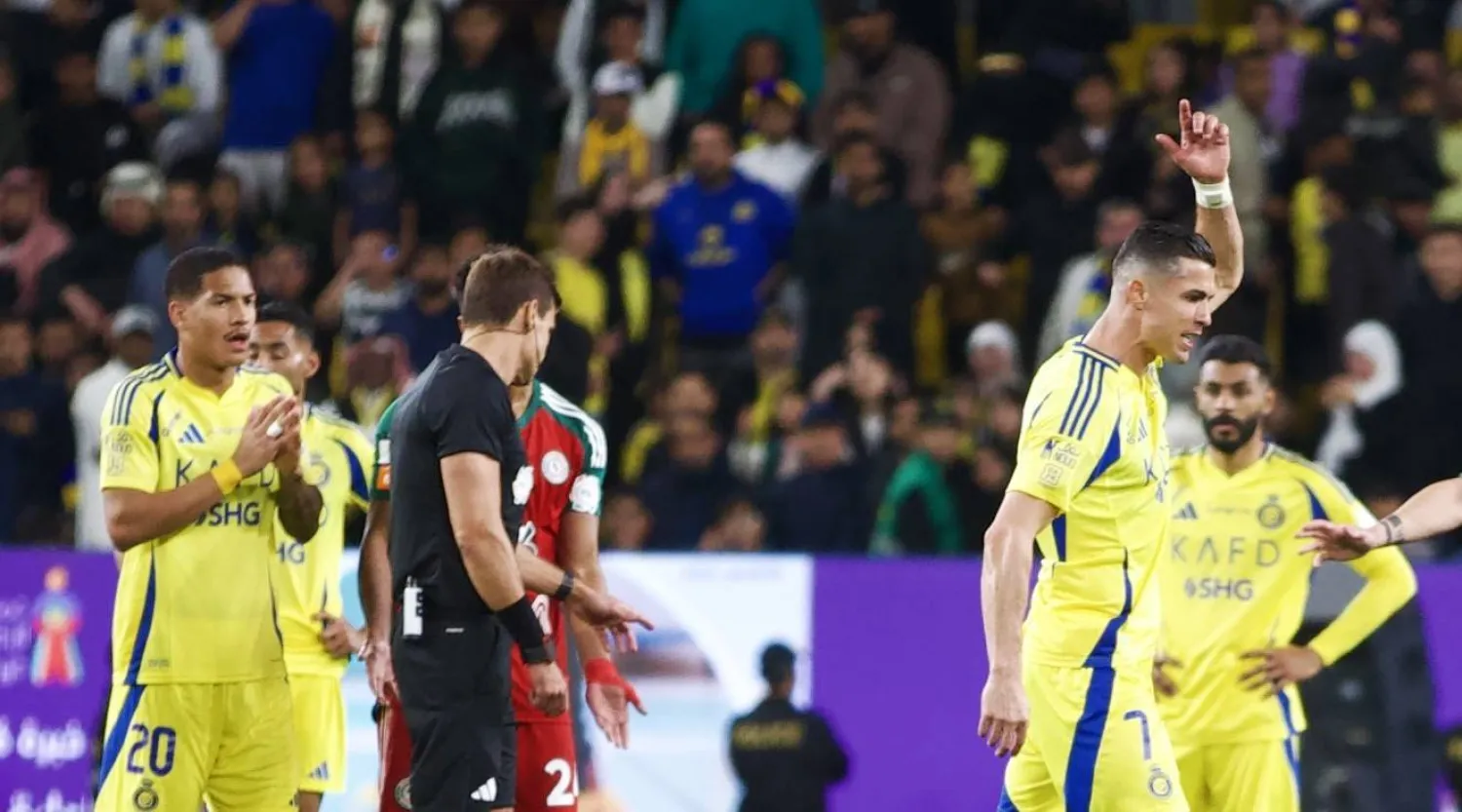 غضب رونالدو قائد فريق النصر عقب حالة الطرد للاعب دوران (تصوير: نايف العتيبي)