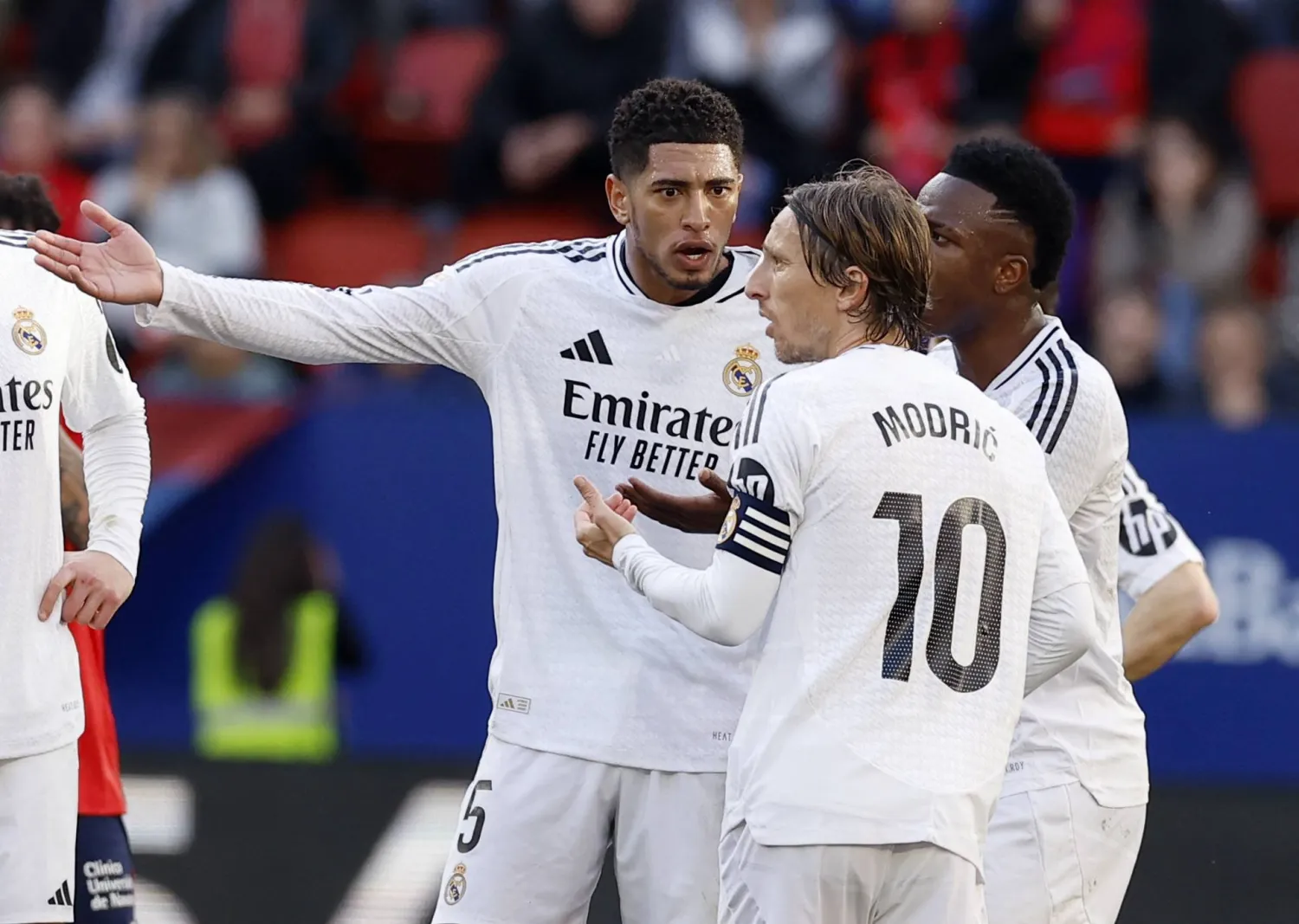 بلينغهام لحظة تعرضه للطرد (رويترز)