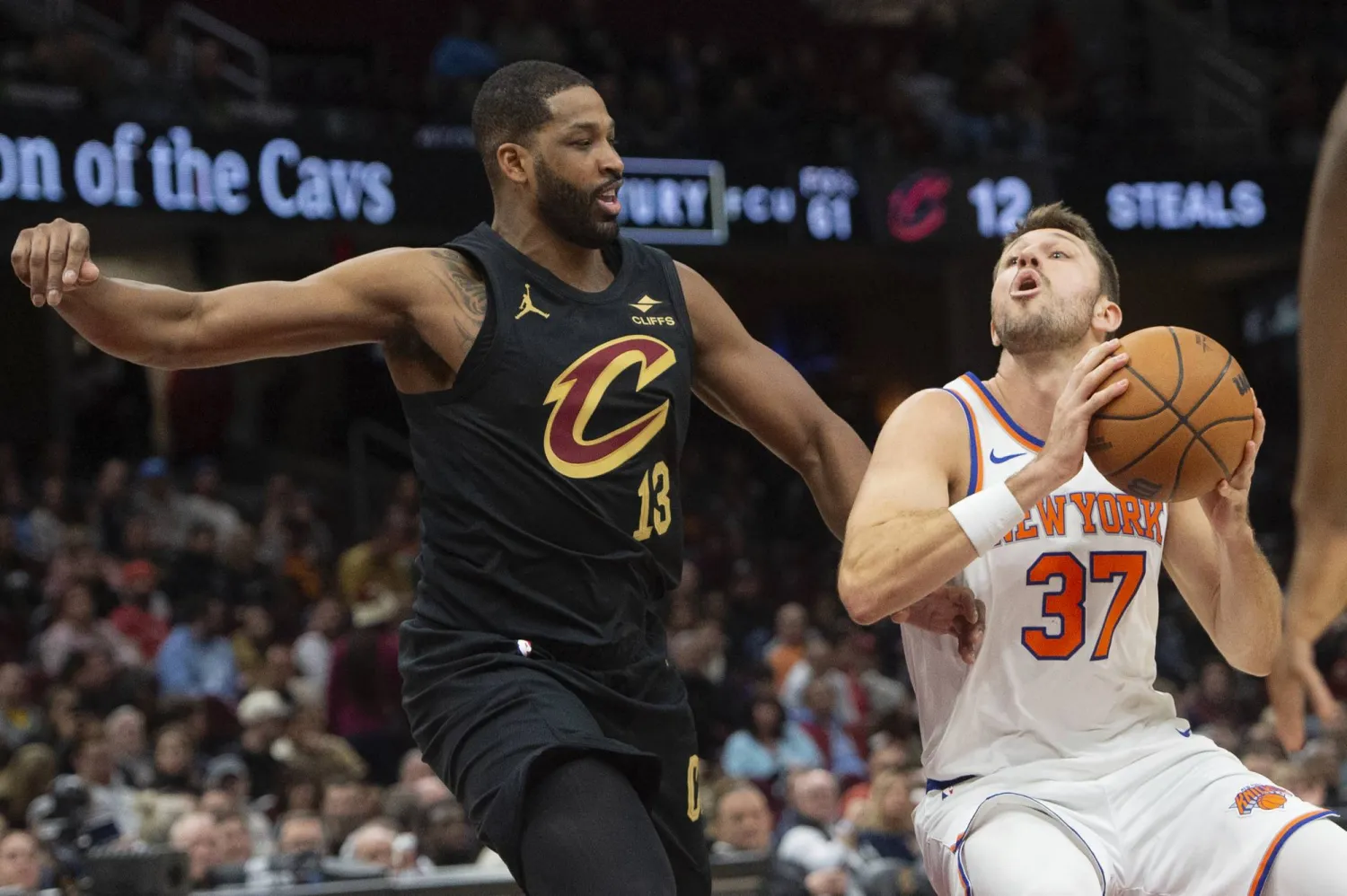 كليفلاند كافالييرز اكتسح ضيفه نيويورك نيكس (أ.ب)