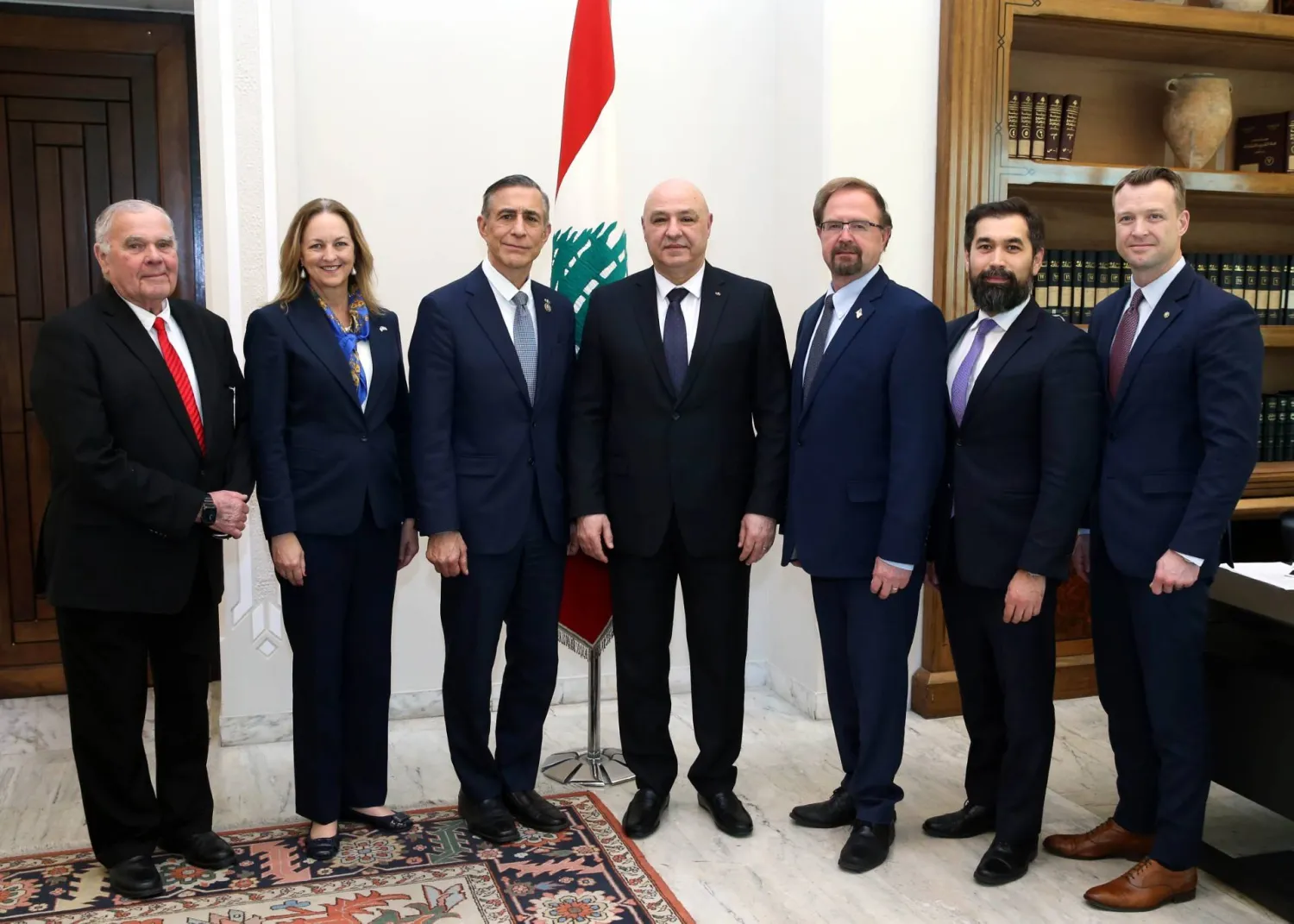 سيناتور أميركي يربط الانسحاب الإسرائيلي الكامل بتدمير مخازن وأنفاق «حزب الله»