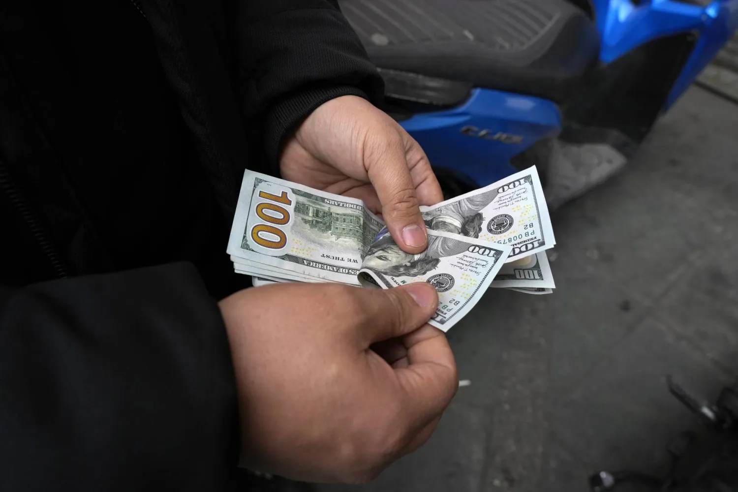 بعض العادات قد تساعدك في تحقيق الثراء (أ.ب)