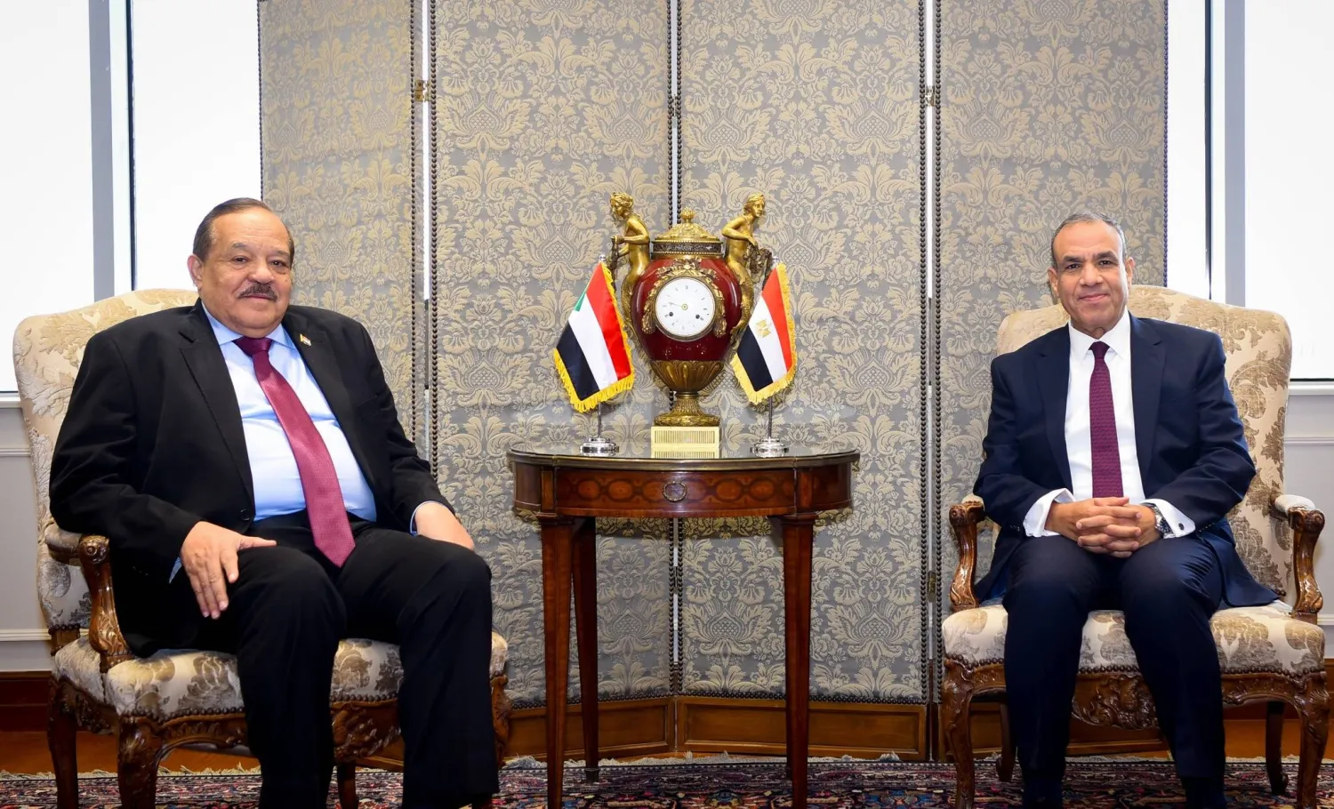 وزير الخارجية المصري بدر عبد العاطي يلتقي نظيره السوداني علي يوسف في القاهرة (الخارجية المصرية)