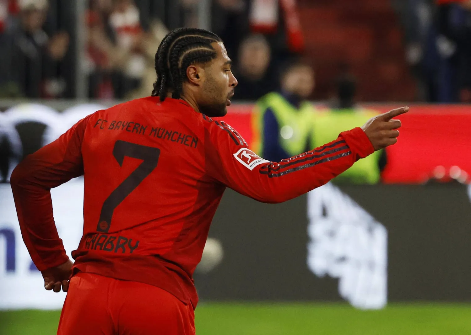 Soccer Football - Bundesliga - Bayern Munich v Eintracht Frankfurt - Allianz Arena, Munich, Germany - February 23, 2025 Bayern Munich's Serge Gnabry celebrates scoring their fourth goal REUTERS/Michaela Stache