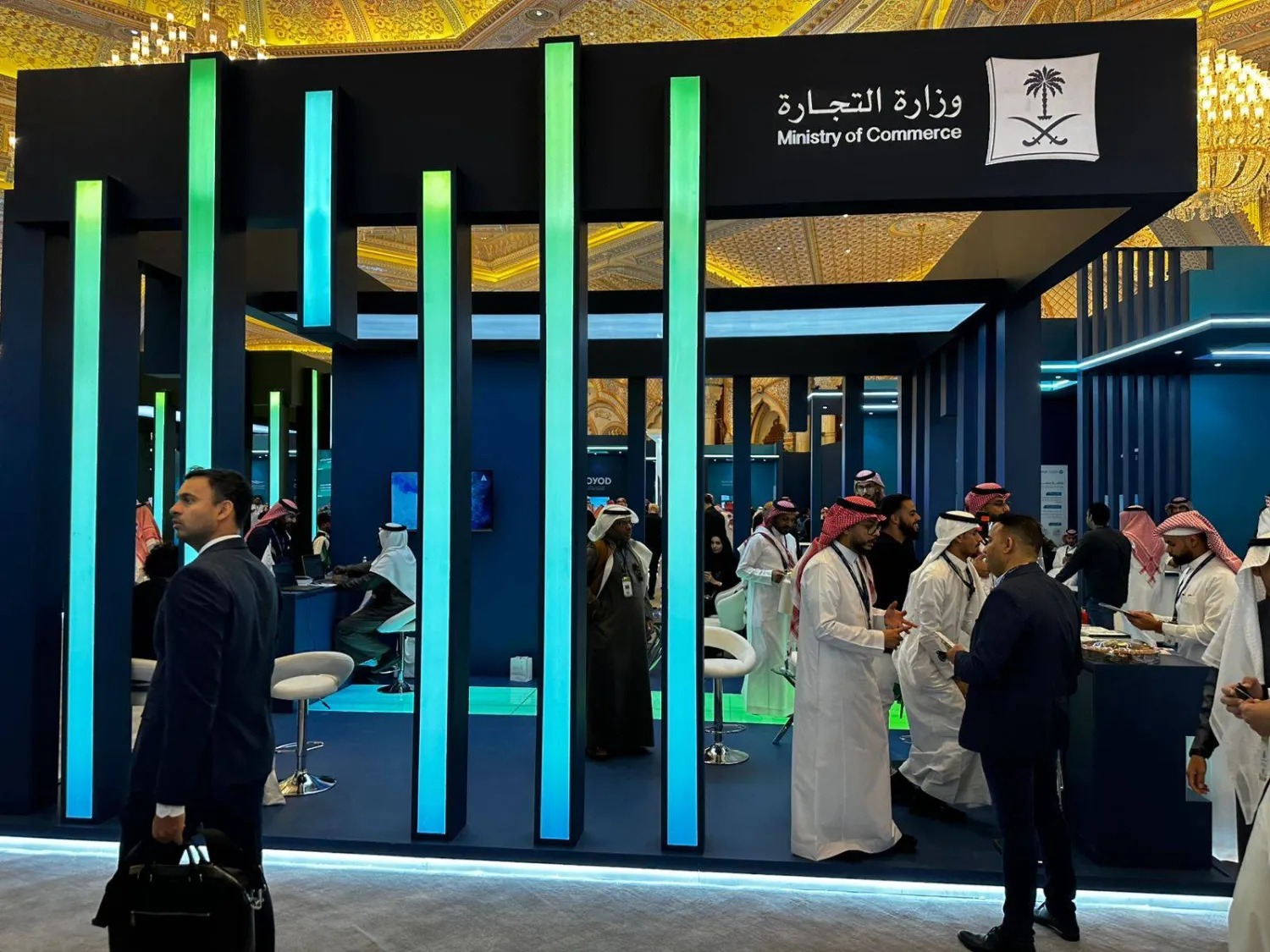 جناح الوزارة في «مؤتمر الزكاة والضريبة والجمارك» بالرياض (وزارة التجارة)