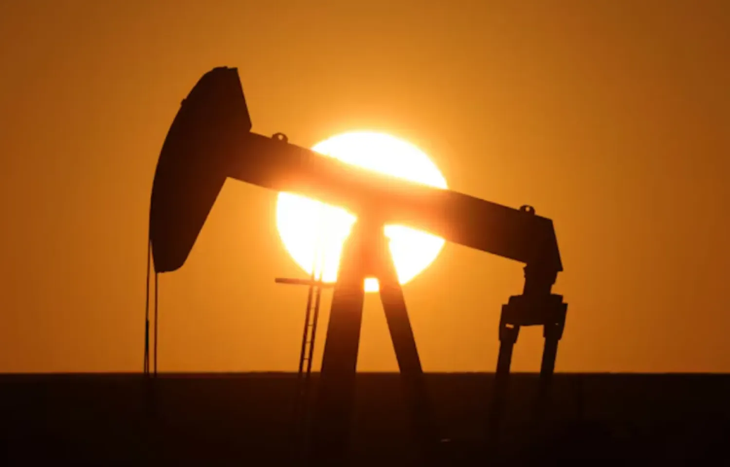 An oil pump of IPC Petroleum France is seen during sunset outside Soudron, near Reims, France, February 6, 2023. REUTERS/Pascal Rossignol/File Photo
