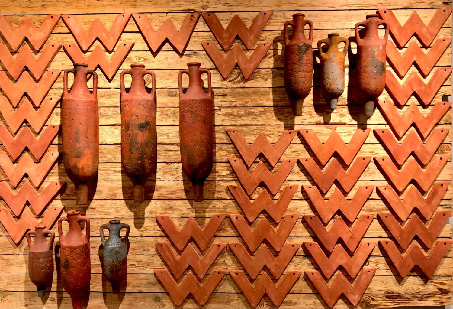 أوانٍ مصنوعة من الفخار تحاكي ما استخدمه قدماء المصريين (الشرق الأوسط)