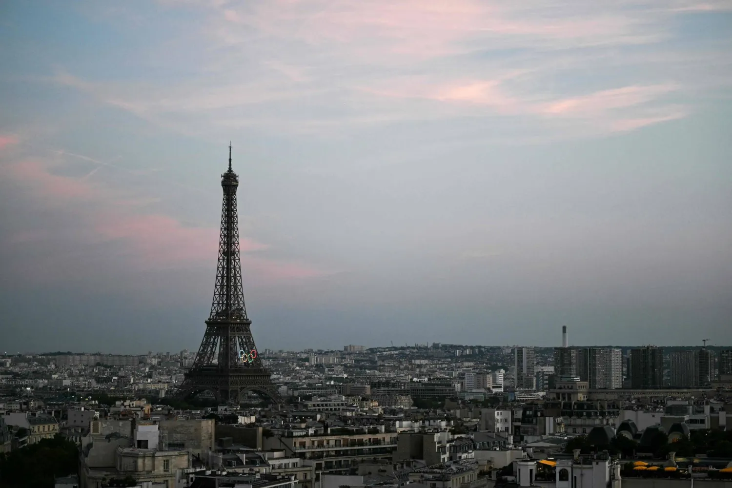 أميركية تلقي بطفلها حديث الولادة من نافذة فندق بباريس (أ.ف.ب)