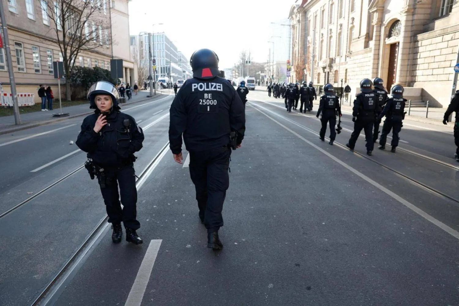 عناصر من الشرطة الألمانية في وسط برلين (أ.ف.ب)