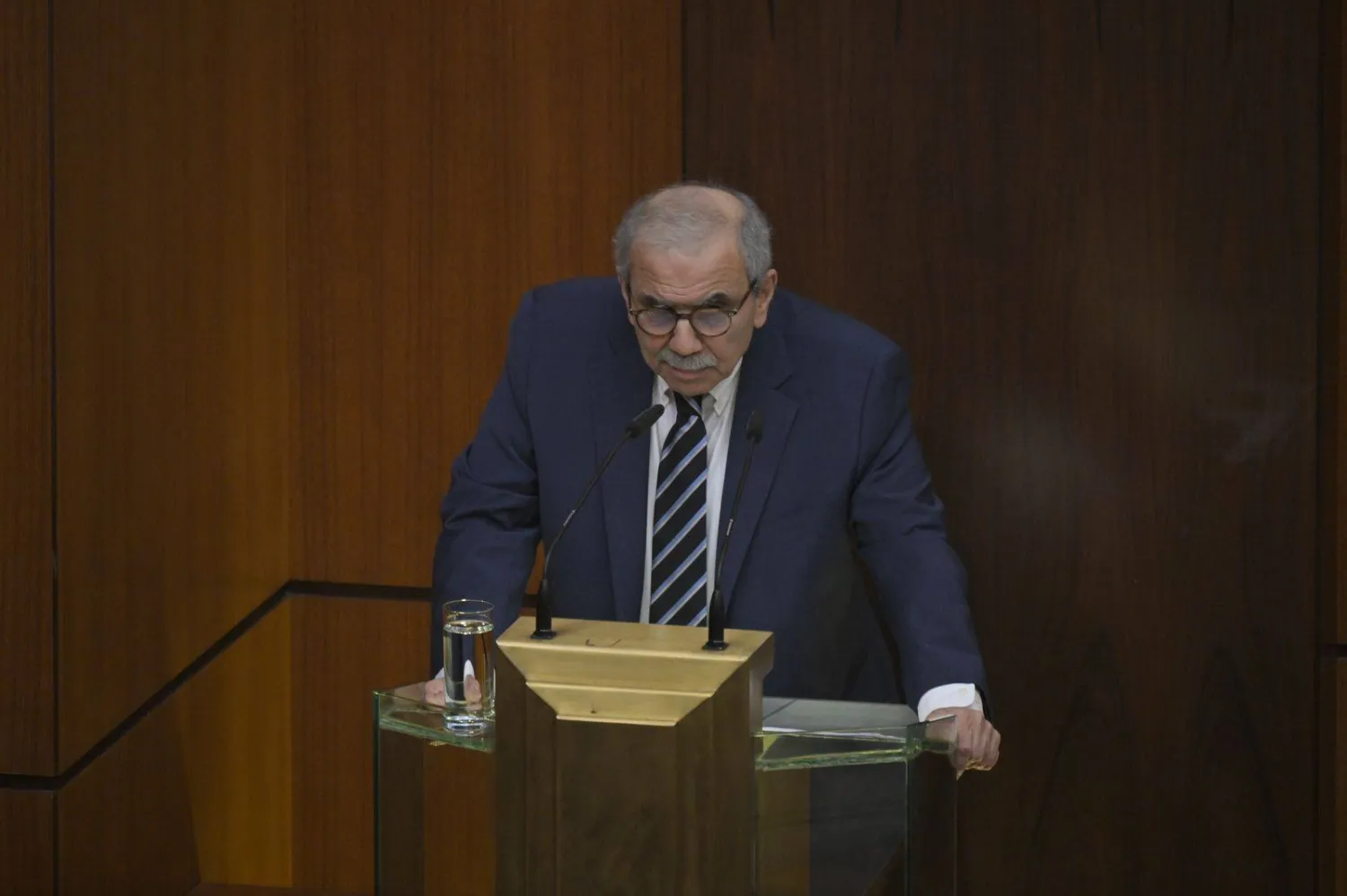 رئيس الحكومة نواف سلام يتلو البيان الوزاري في جلسة مناقشة البيان الوزاري (الشرق الأوسط)