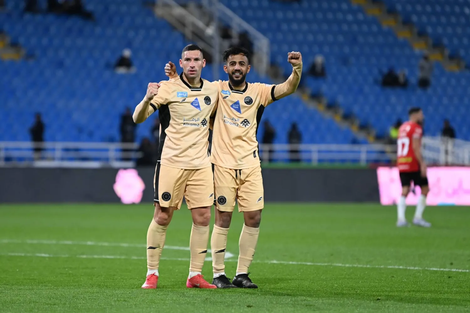 جوانكا سجل هدفين في شباك الرائد ليقود فريقه للانتصار (تصوير: عبد الرحمن السالم)