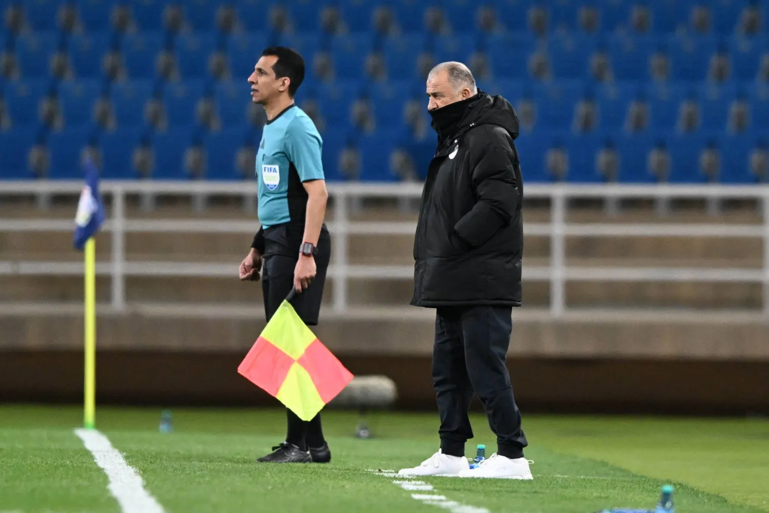 فاتح تيريم مدرب فريق الشباب خلال اللقاء (تصوير: عبد الرحمن السالم)