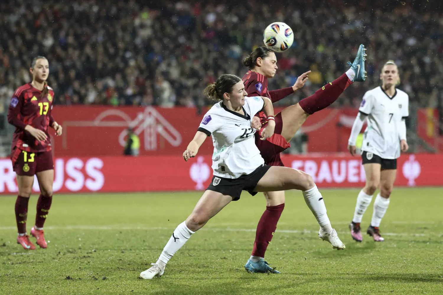 سيدات ألمانيا هزمن النمسا برباعية (أ.ب)