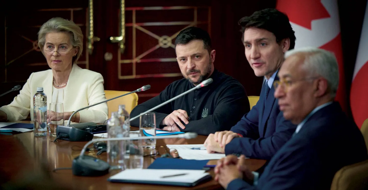  الرئيس الأوكراني فولوديمير زيلينسكي مجتمعاً بقادة أوروبيين وغربيين في كييف (إ.ب.أ)