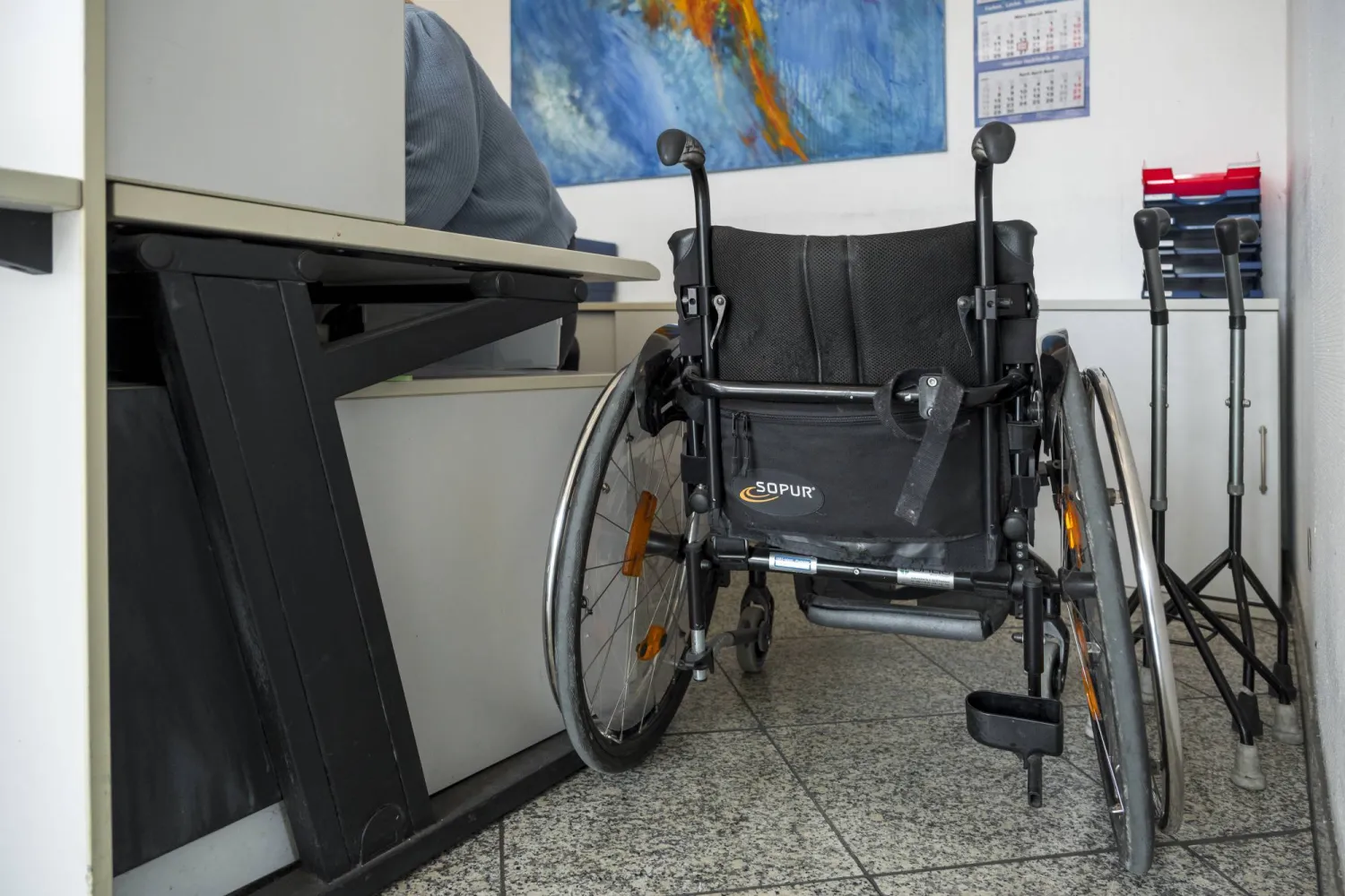 الشعور بالآخرين يُنمّي إنسانيتنا (غيتي)