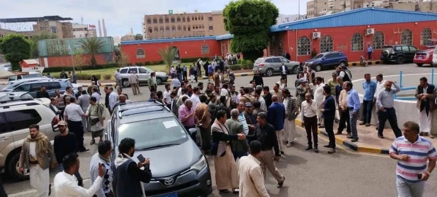 الصراع  الحوثي يحتدم على أموال مصلحة الجمارك (إعلام حوثي)