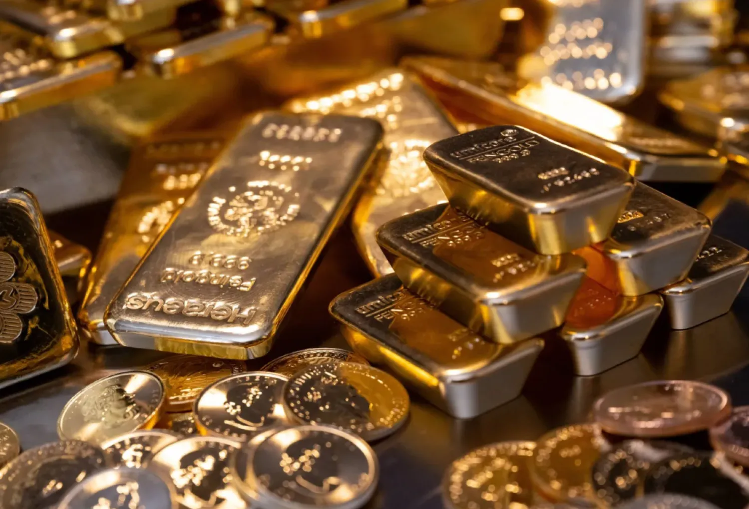 FILED - 16 March 2023, Bavaria, Munich: Gold bars and gold coins of different sizes lie in a safe on a table at the precious metal dealer Pro Aurum. Photo: Sven Hoppe/dpa
