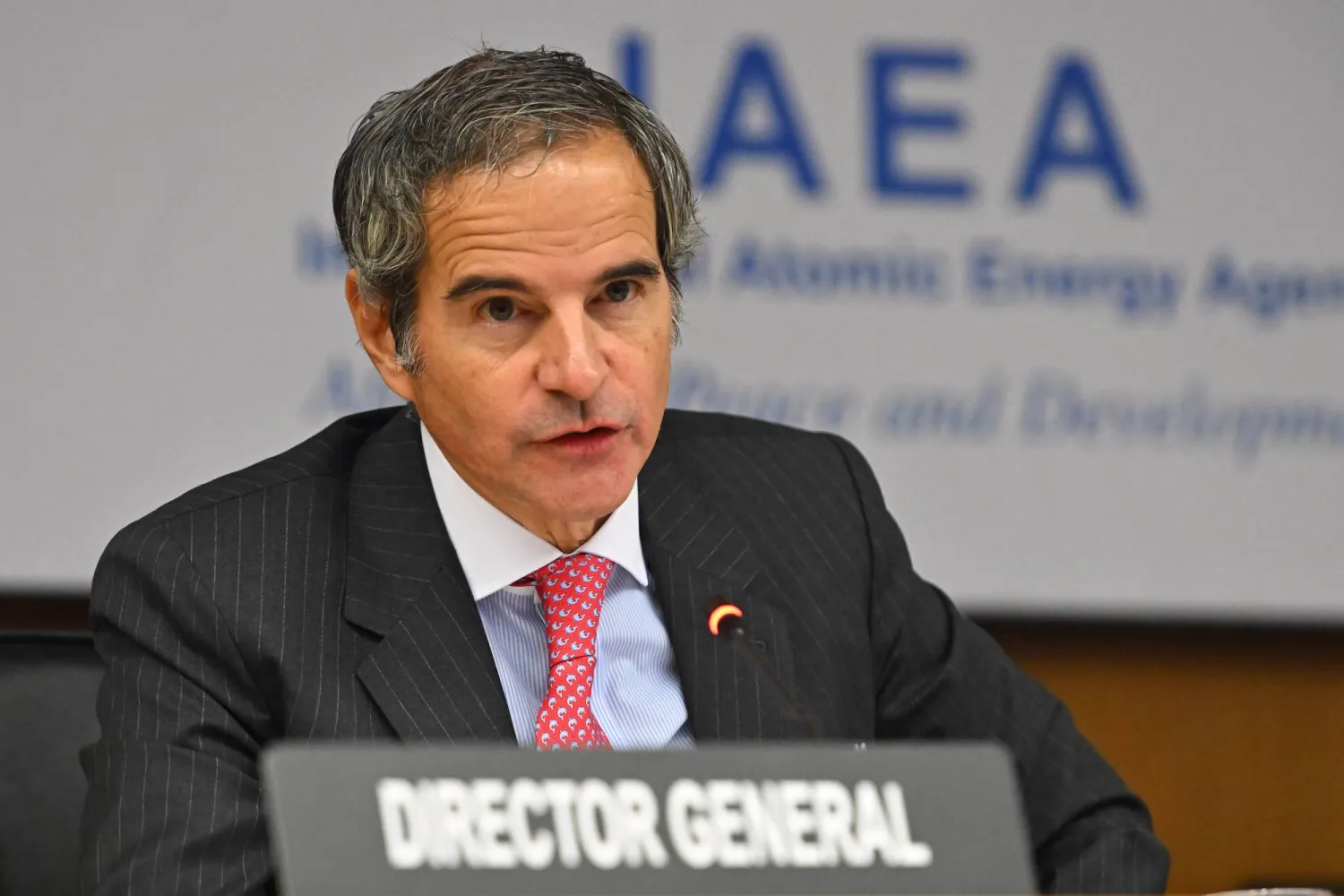 غروسي يتحدث أمام الاجتماع ربع السنوي لمجلس المحافظين في فيينا (الوكالة الدولية للطاقة الذرية)