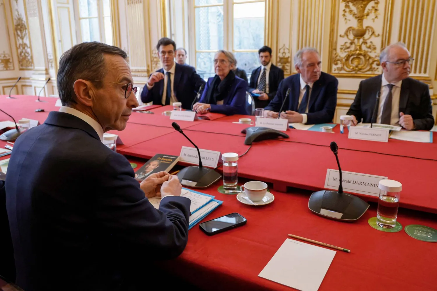 وزير الداخلية الفرنسي يناقش مع عدد من أعضاء الحكومة موضوع الهجرة في ظل أزمة جديدة مع الجزائر (أ.ف.ب)