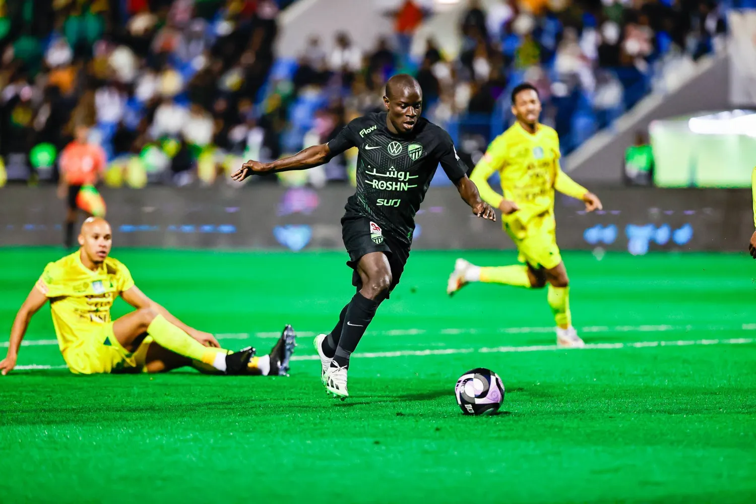 جانب من مواجهة الخليج والاتحاد (تصوير: عيسى الدبيسي)