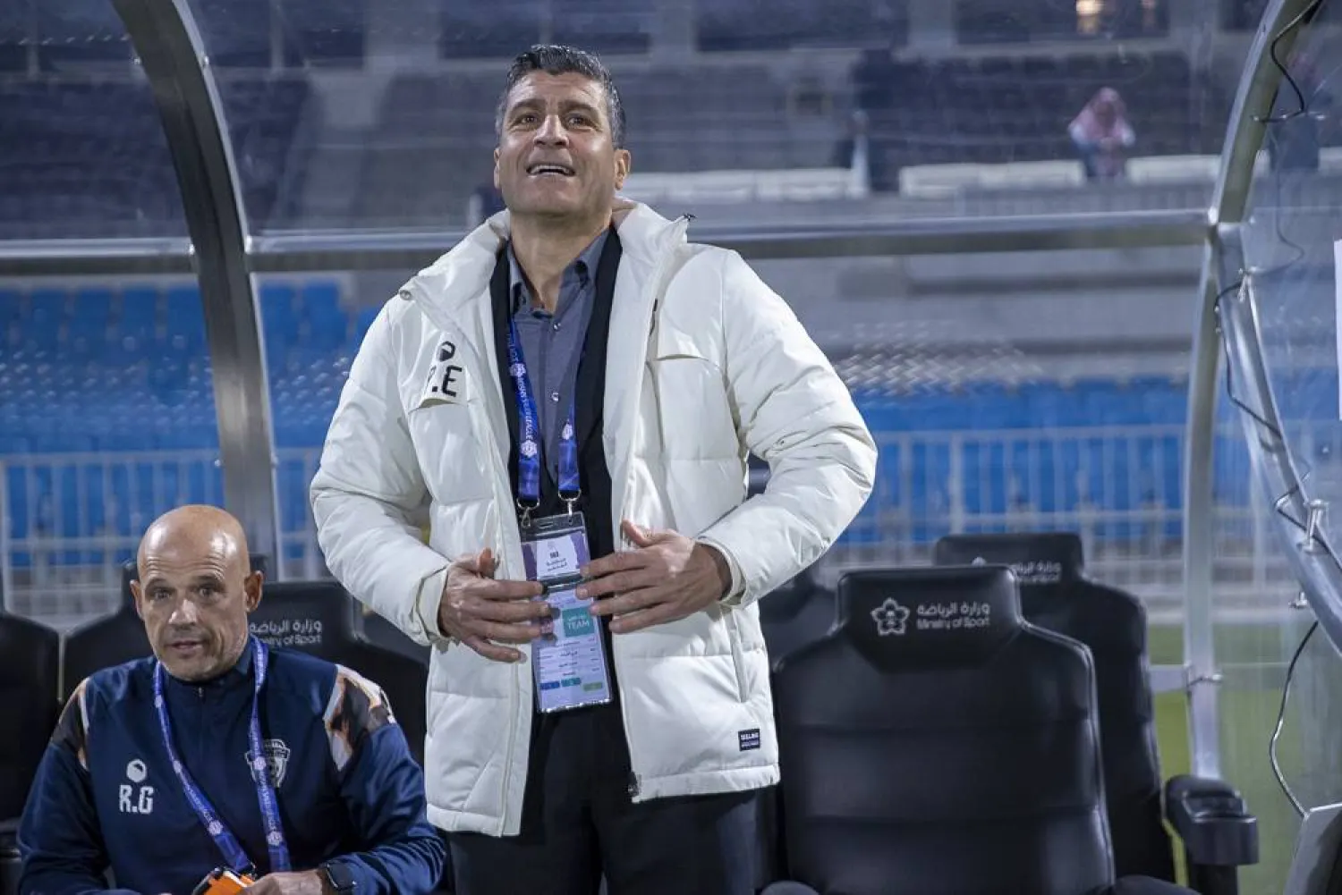 بيدرو إيمانويل مدرب فريق الفيحاء (تصوير: سعد الدوسري)