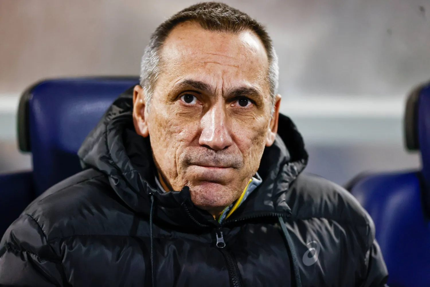 دونيس مدرب فريق الخليج (تصوير: عيسى الدبيسي)