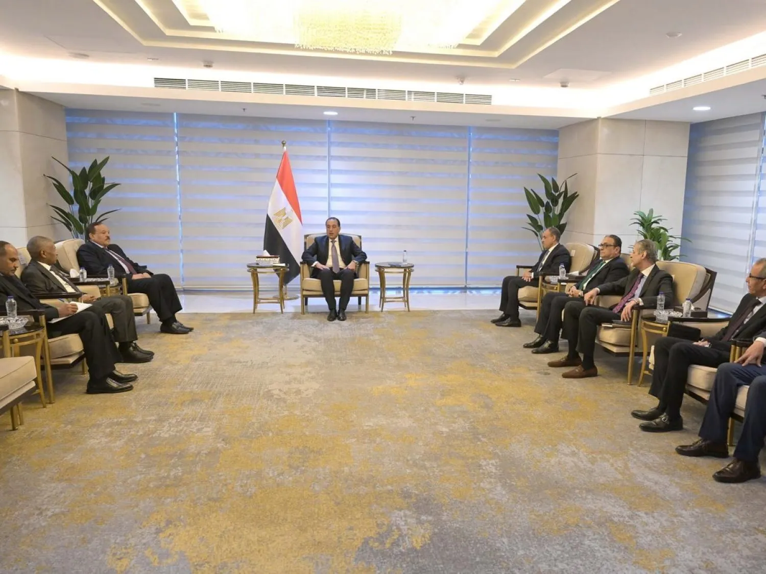 رئيس الوزراء المصري خلال استقباله وزير خارجية السودان (مجلس الوزراء المصري)