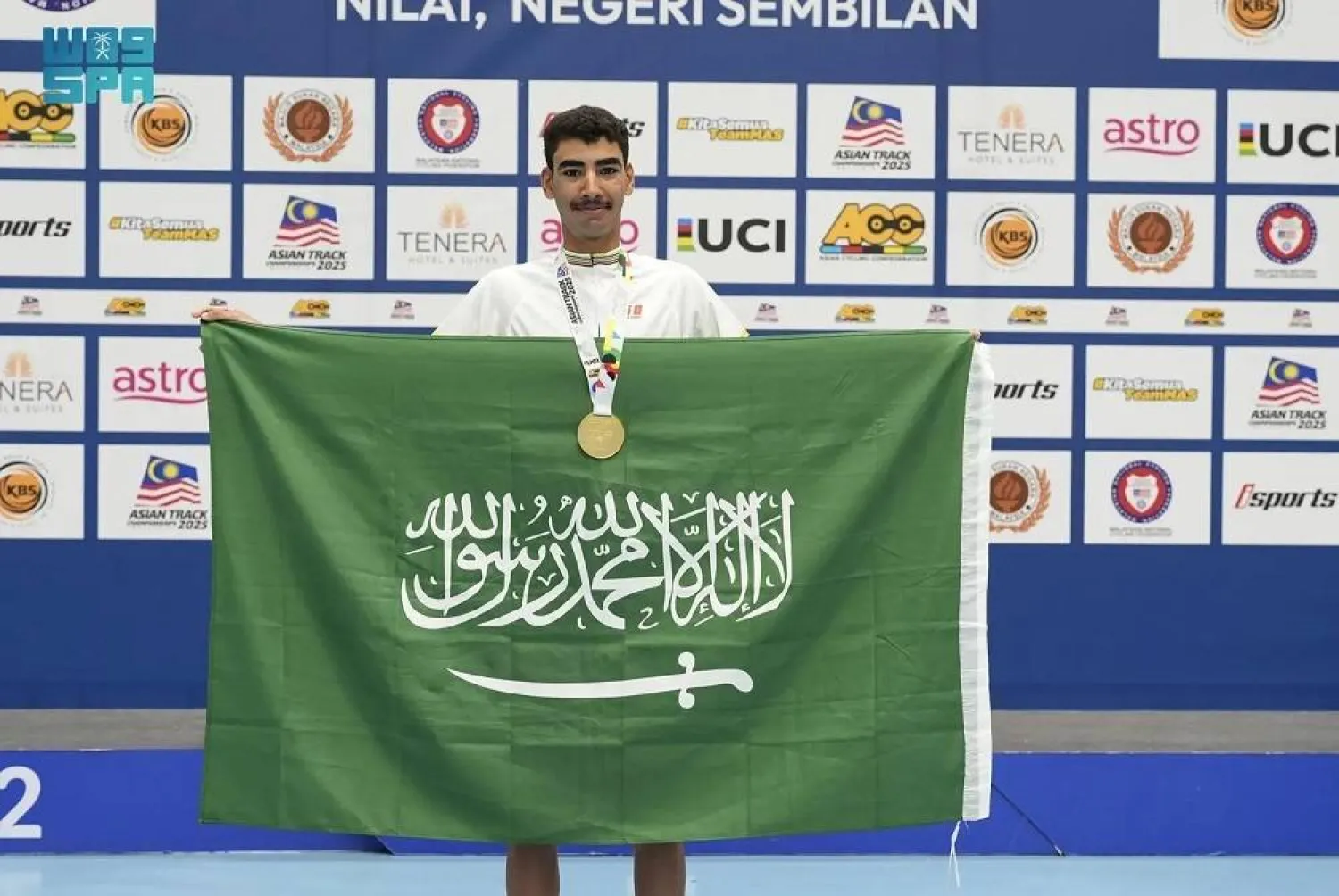 Al Hayyan triumphed in a fiercely contested elimination race in the men's junior category, outpacing 11 competitors. (SPA)