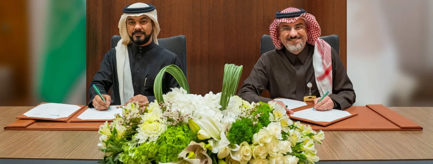 كنسارة وبخش لدى توقيعهما مذكرة التفاهم (الشرق الأوسط)