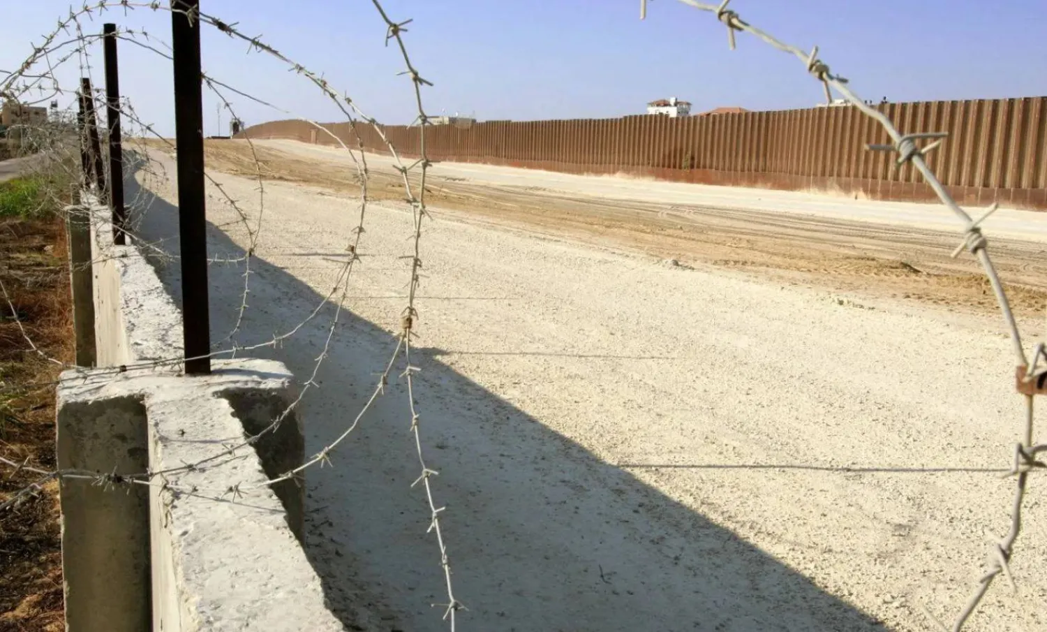 منظر عام لمحور فيلادلفيا على الحدود بين جنوب قطاع غزة ومصر (أ.ف.ب)