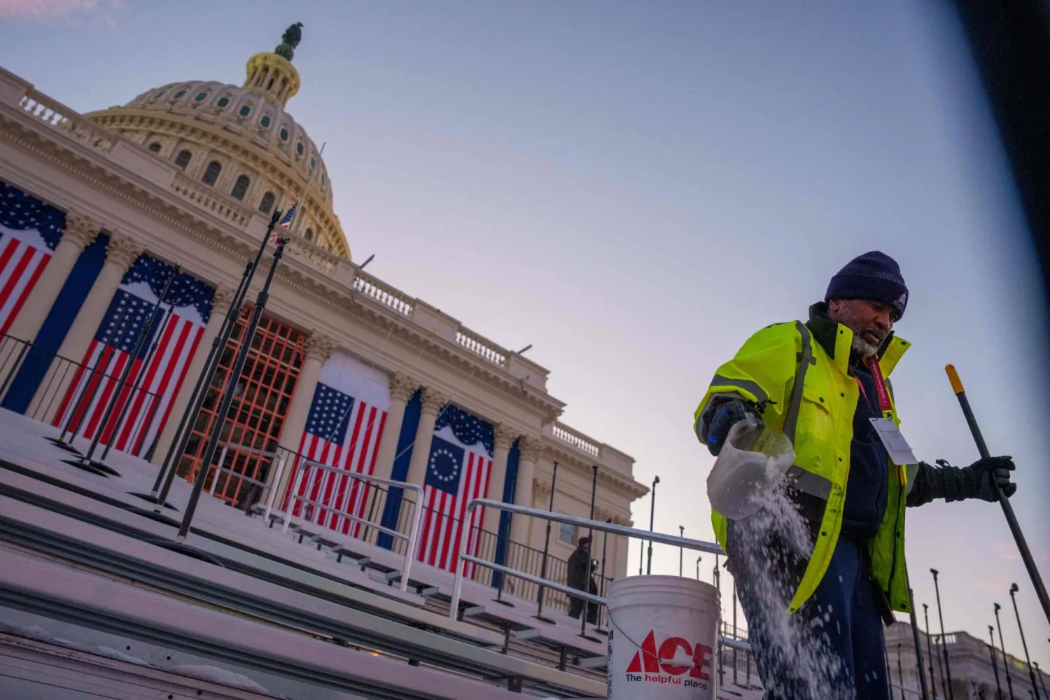 منذ العام 2009 تمّ تجميد رواتب أعضاء الكونغرس ولم تحدث أيّ زيادة منذ ذلك الحين (أ.ف.ب)