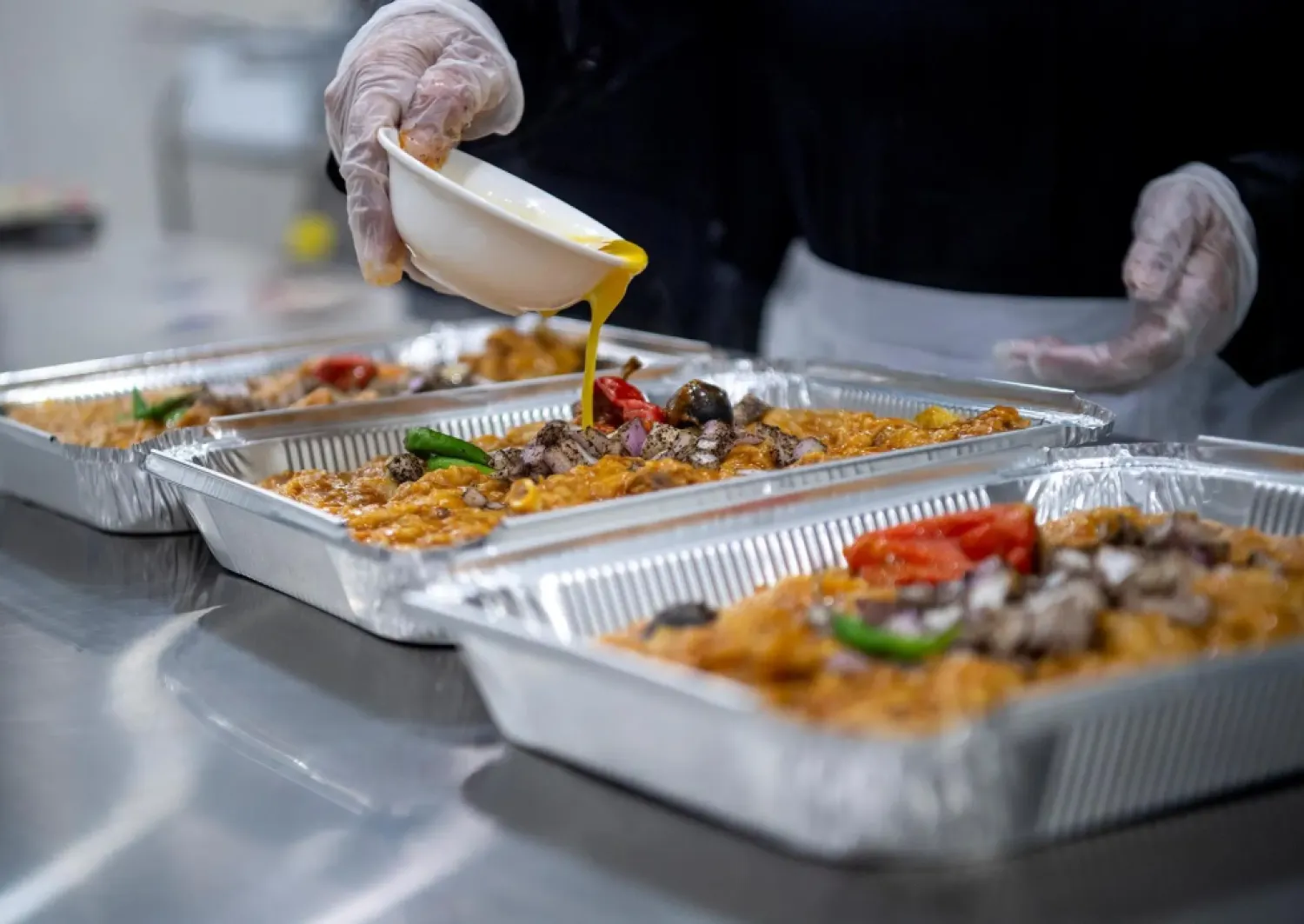 حافظ السعوديون طوال سنوات على العادات والتقاليد الرمضانية من خلال الاستعداد المبكر لهذا الشهر