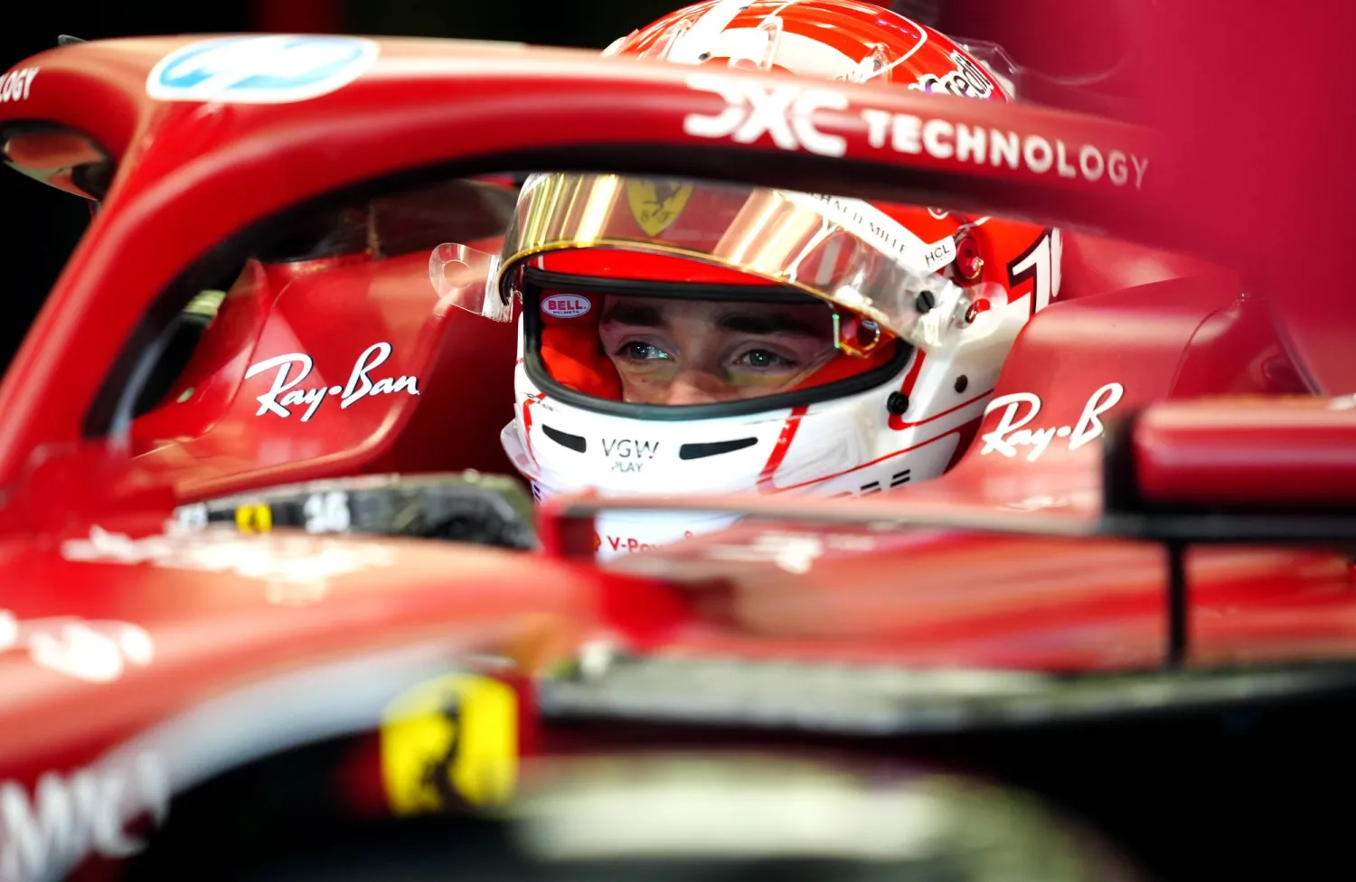 شارل لوكلير سائق فيراري تألق في اختبارات البحرين (د.ب.أ)