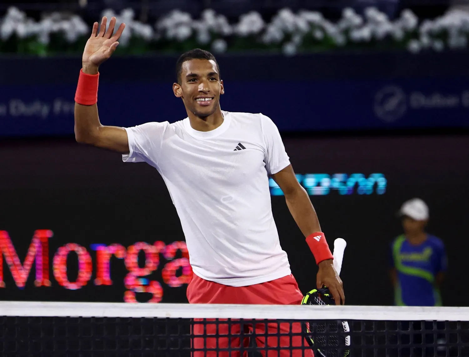 الكندي فيليكس أوجييه - ألياسيم يحتفل بتأهله لنهائي دبي (رويترز)