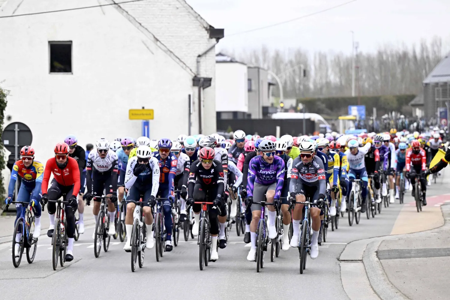 طواف فرنسا الدولي يجذب الأنظار (أ.ف.ب)