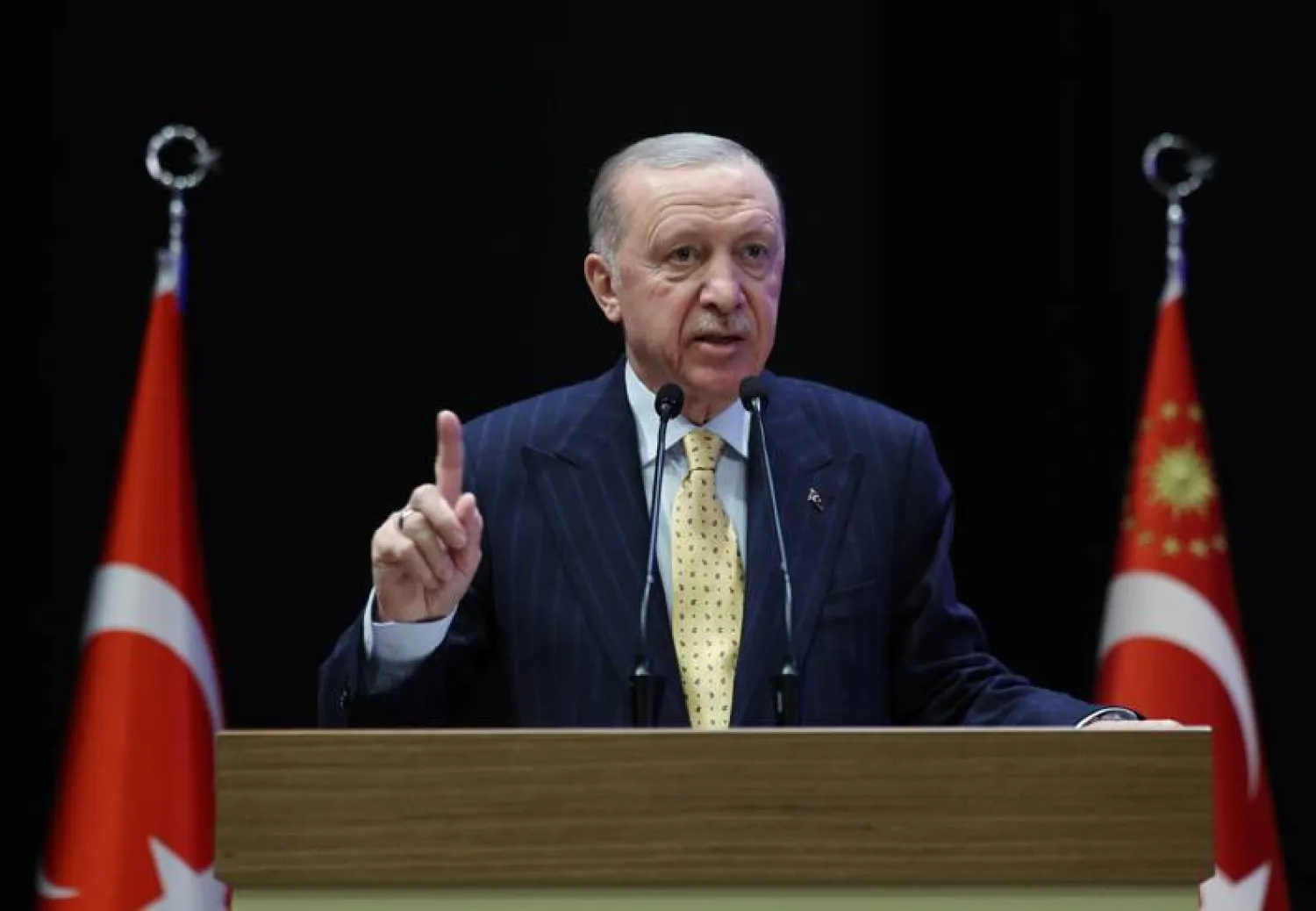 الرئيس التركي رجب طيب إردوغان متحدثاً خلال اجتماع لحزب العدالة والتنمية (الرئاسة التركية)