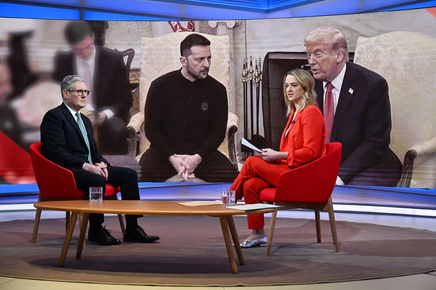 رئيس الوزراء البريطاني خلال لقائه على قناة «بي بي سي» في لندن (أ.ف.ب)