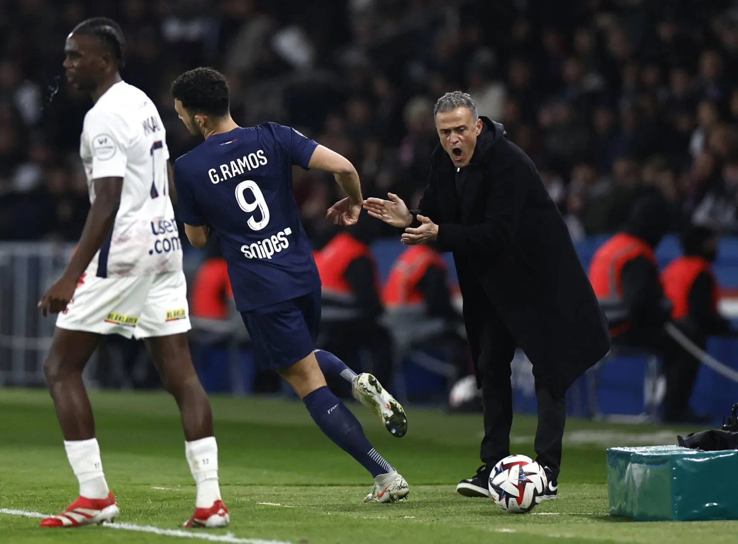 لويس إنريكي (رويترز)