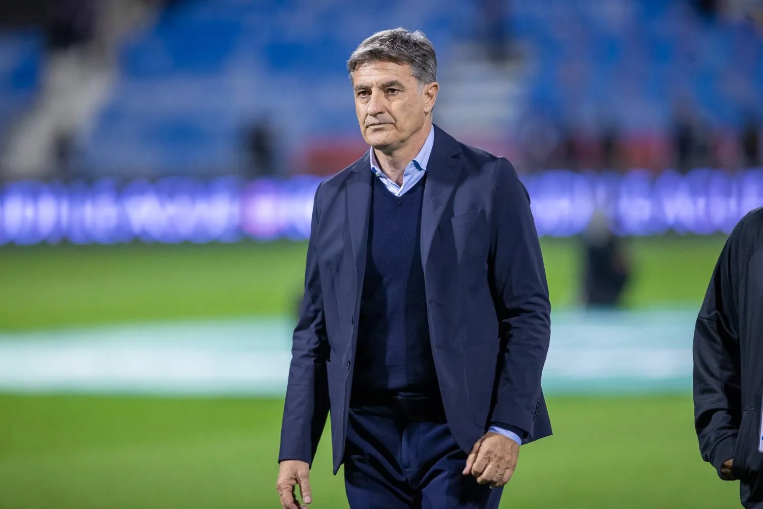 غونزاليس مدرب القادسية (تصوير: عيسى الدبيسي) 