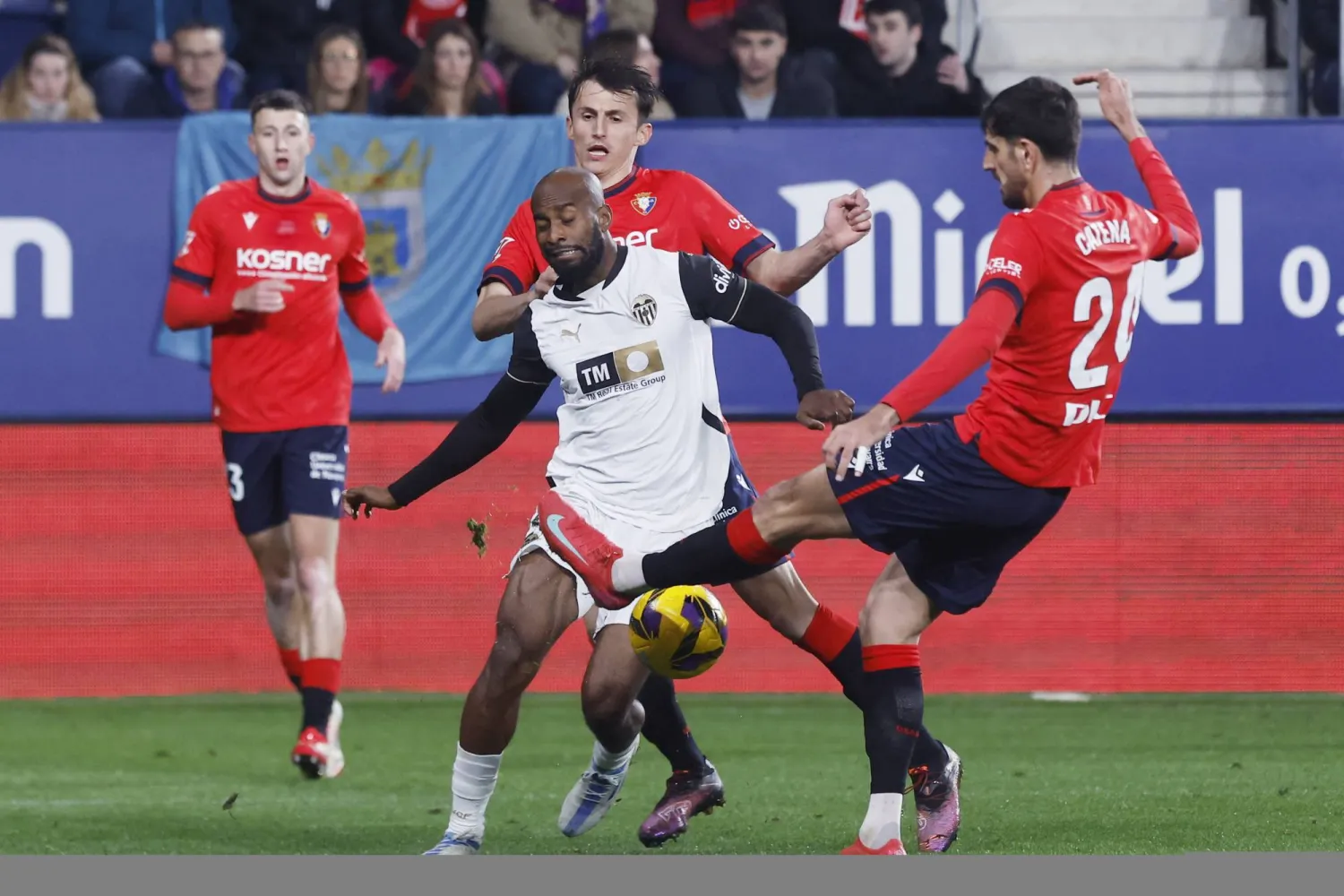 مواجهة أوساسونا وفالنسيا انتهت بالتعادل 3/3 (إ.ب.أ)