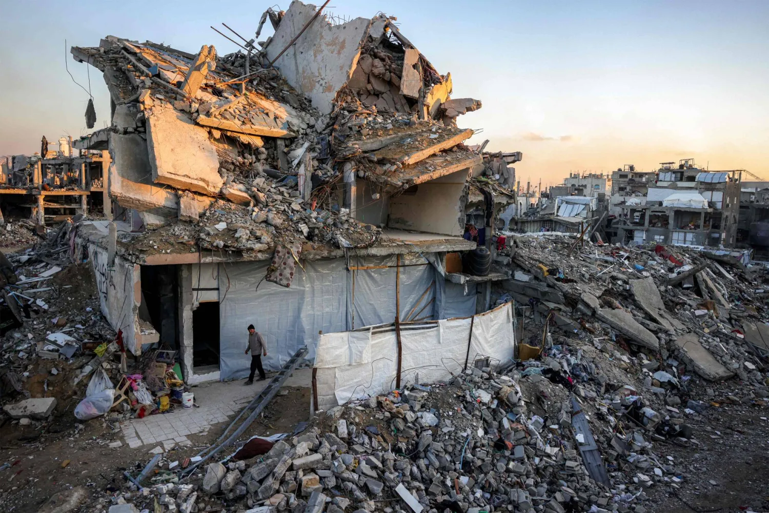 جانب من الدمار جراء الغارات الإسرائيلية على قطاع غزة (أ.ف.ب)