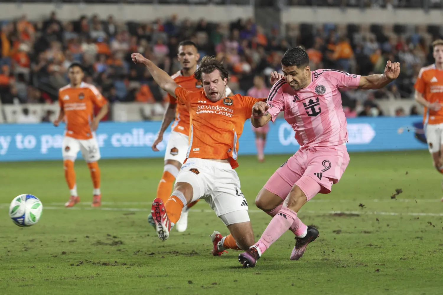 أثار غياب ميسي حنق جماهير ولاية تكساس (رويترز)