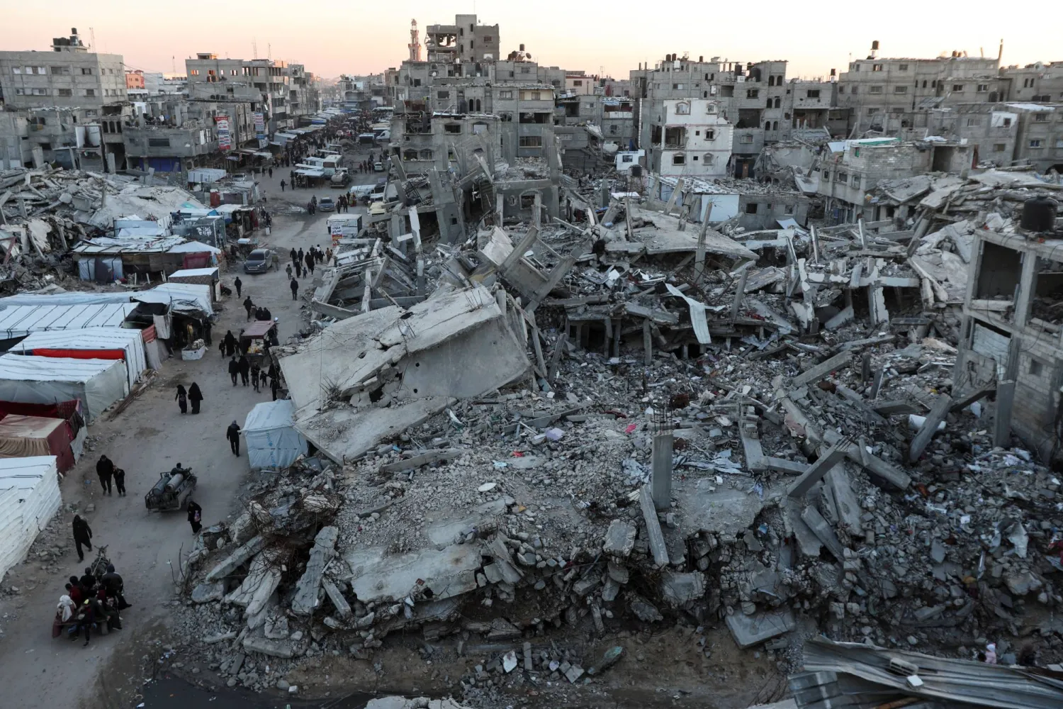 جانب من الدمار جراء القصف الإسرائيلي على قطاع غزة (رويترز)