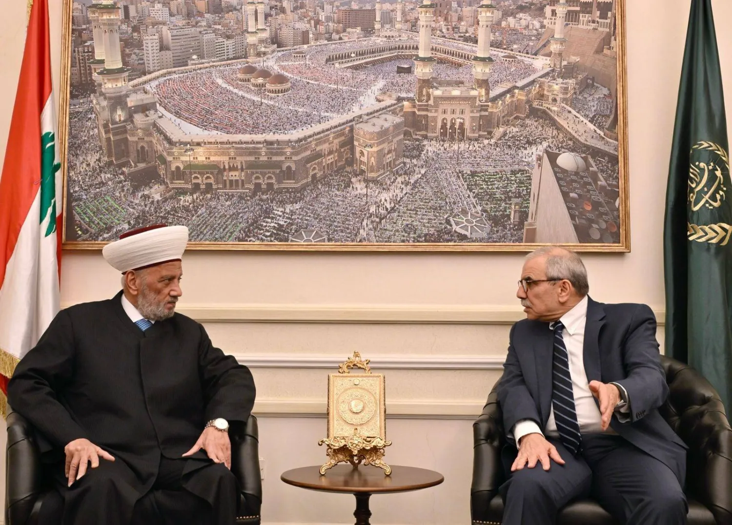 رئيس الحكومة نواف سلام ملتقياً مفتي الجمهورية عبد اللطيف دريان في دار الفتوى (دار الفتوى)