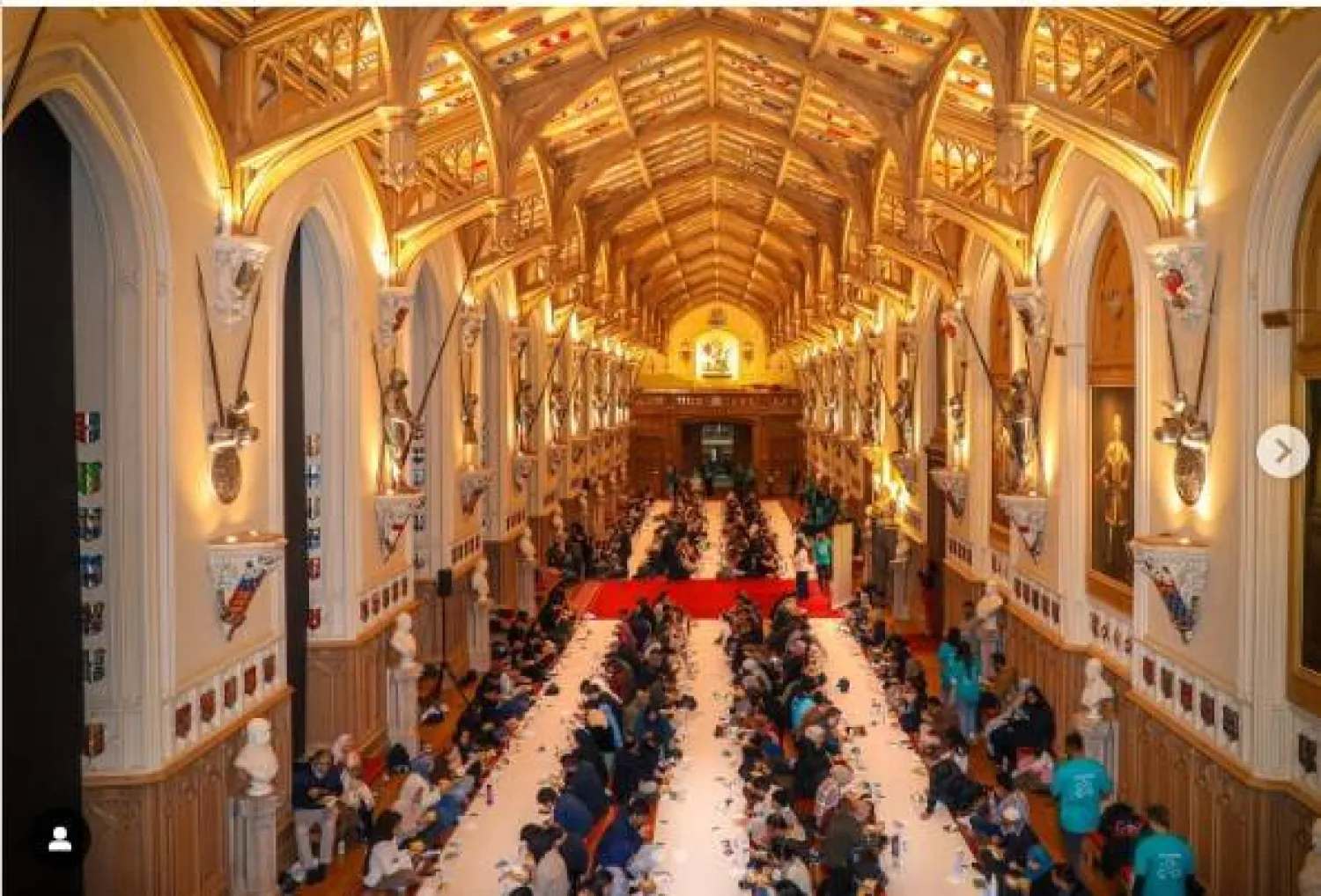 لمحة عن سحر إفطار الليلة الماضية في قلعة وندسور (إنستغرام)