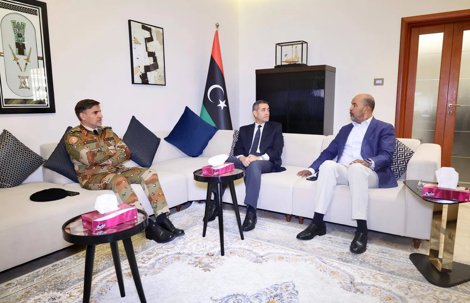 صورة وزعها المجلس الرئاسي الليبي لاجتماع الكوني مع السايح برفقة النمروش